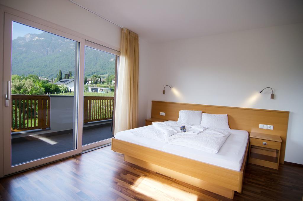 Garni Hotel Peterlinhof Caldaro Pokoj fotografie