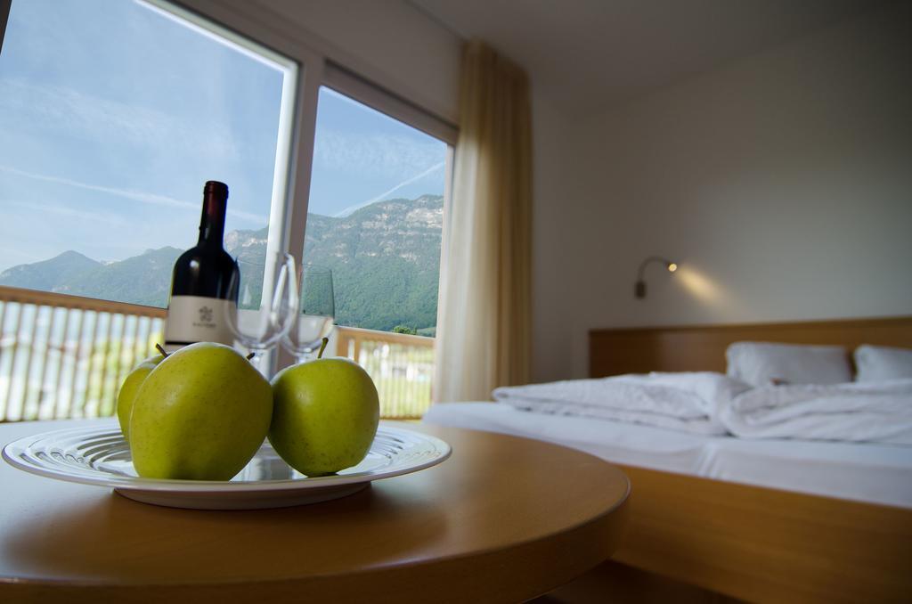 Garni Hotel Peterlinhof Caldaro Pokoj fotografie