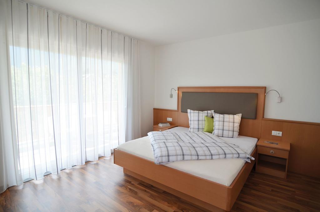 Garni Hotel Peterlinhof Caldaro Pokoj fotografie