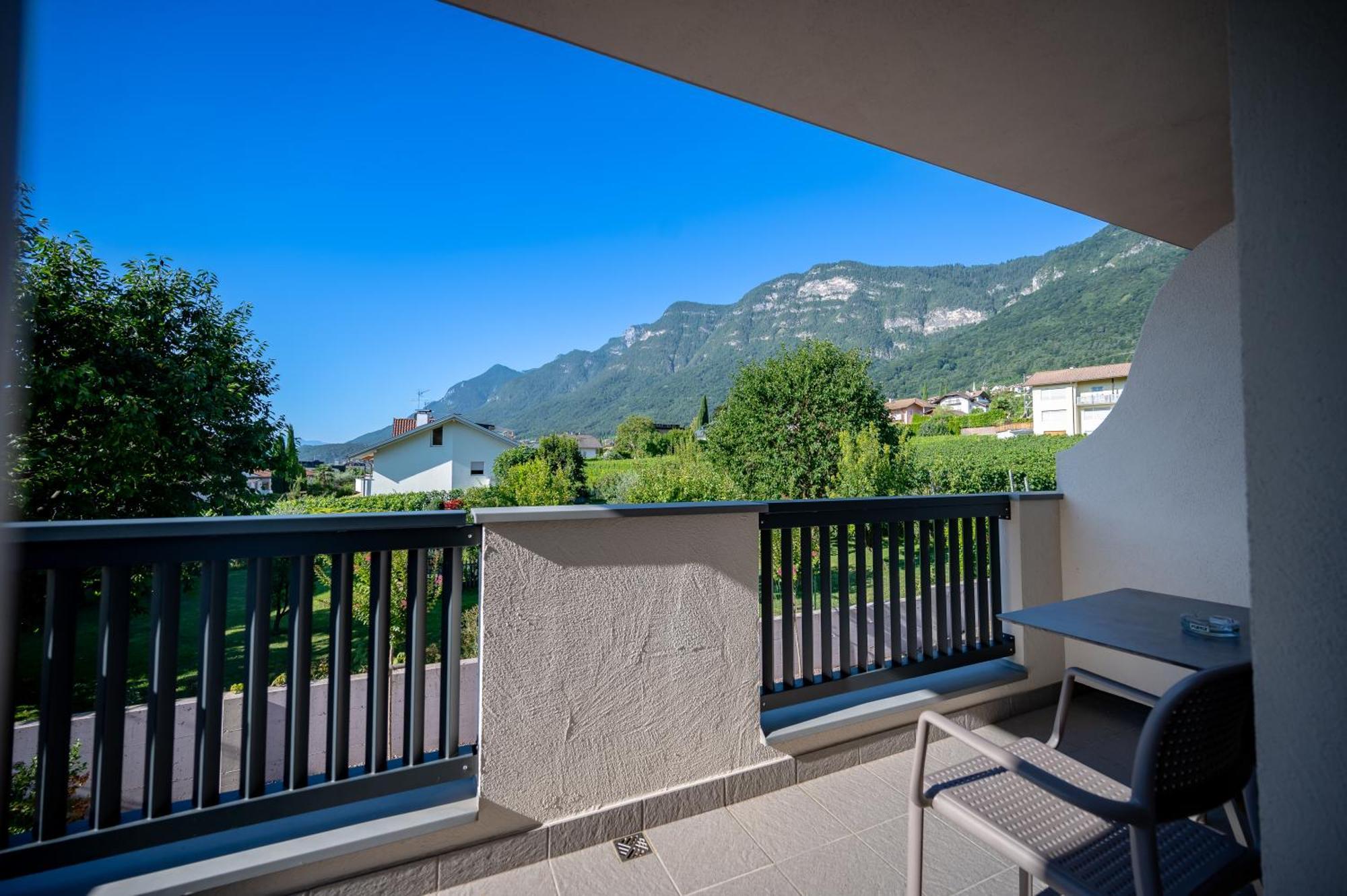 Garni Hotel Peterlinhof Caldaro Exteriér fotografie