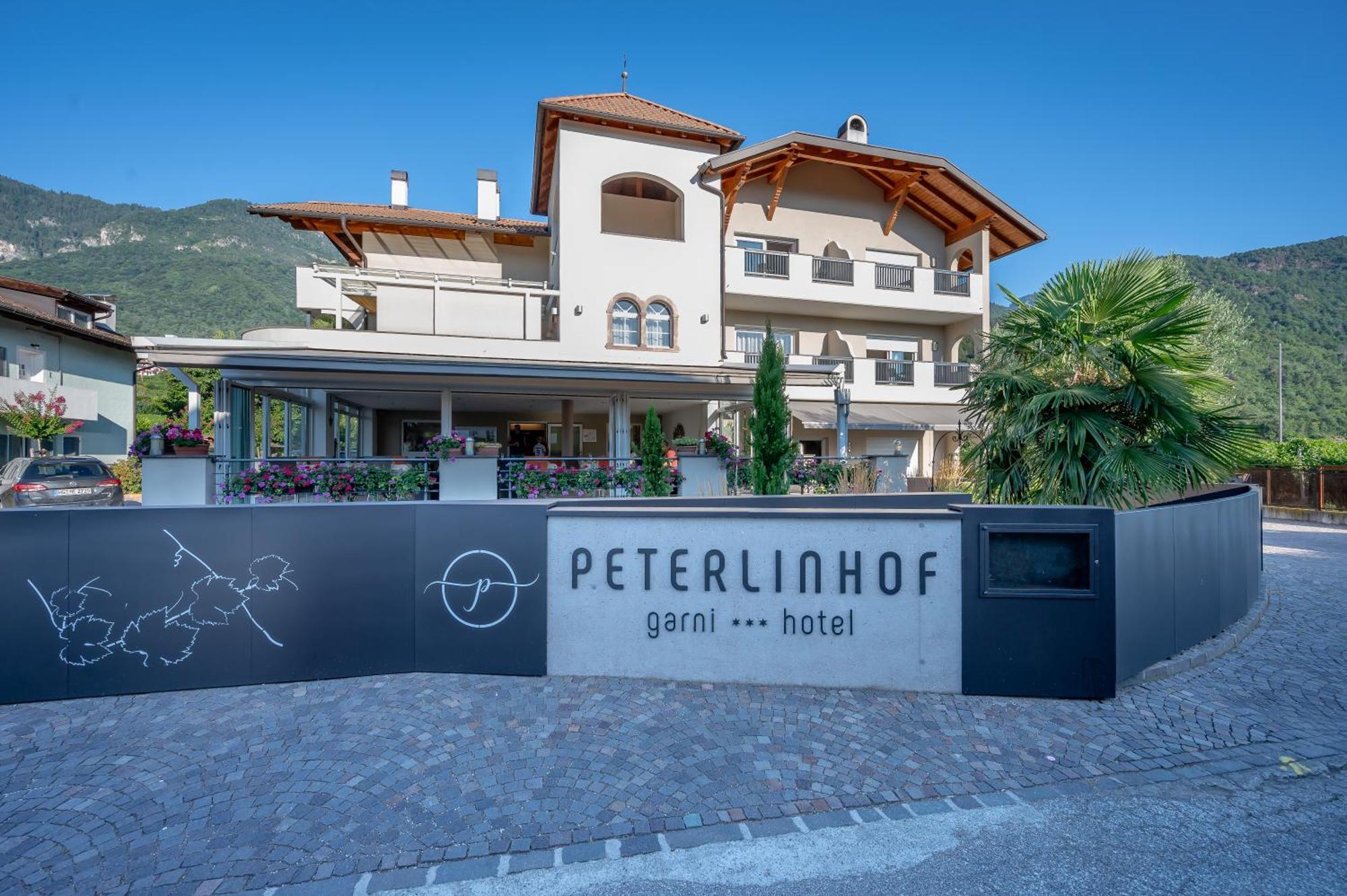 Garni Hotel Peterlinhof Caldaro Exteriér fotografie